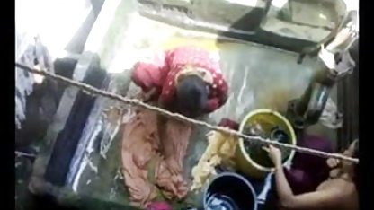 இளஞ்சிவப்பு புண்டை மற்றும் விபச்சாரி அமெரிக்க நாட்டுக்காரன் இறுக்கமான வட்டத்துடன் குழந்தை