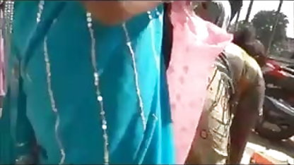 ஆலியா லவ் தனது கணவருக்கு முன்னால் அசையும் ஹென்டாய் அமெரிக்க நாட்டுக்காரன் ஒரு கறுப்பின மனிதனைப் பிடிக்கிறாள்