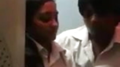 பூட்ஸில் உள்ள லியா ஜாயே அமெரிக்க நாட்டுக்காரன் அழகி ஒரு வாழைப்பழத்துடன் தன்னை மகிழ்விக்கிறது