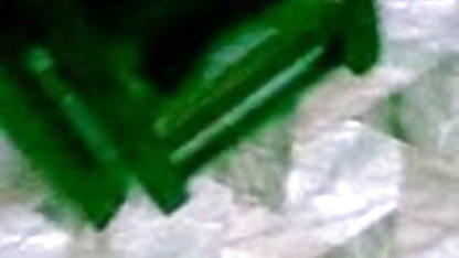 பெண் ஒரு டாக்ஸியை ஓட்டுகிறாள், ரோகோ அமெரிக்க நாட்டுக்காரன் பயணிகளுடன் பழகுகிறாள்