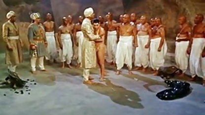 கேத்தி ஹெவன் ஒரு குழந்தையை அமெரிக்க நாட்டுக்காரன் ஆடம்பரமான களியாட்டத்தில் பங்கேற்றார்