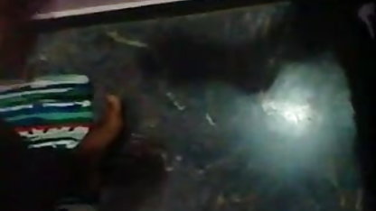 டெகன் மோர் ஒரு கருப்பு அந்நியரை அம்மா அமெரிக்க நாட்டுக்காரன் உறிஞ்சினார்