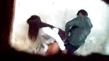 கவர்ச்சியான பெண் பின்புறம் லண்டன் ஆற்றில் குத