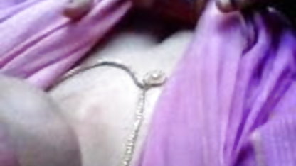 கருப்பு அம்மா, குத ஆபாச இரண்டு வெள்ளை பிட்சுகளை இழுக்கிறது