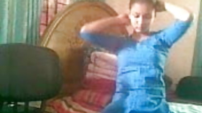சூடான MILF வைப்ரேட்டருடன் புண்டையை மகிழ்வித்தது முதிர்ந்த ஸெக்ஸ் அமெரிக்க நாட்டுக்காரன்