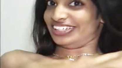 ஐரோப்பிய ஒரு நீண்ட உறுப்பினருக்கு புண்டையை அறிமுகப்படுத்துகிறது செக்ஸ் காலுறைகள்