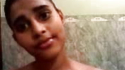 டிஃப்பனி ஃபாக்ஸ் இருட்டில் காதல் செய்வதை குத செக்ஸ் விரும்புகிறார்