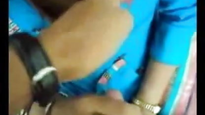 மாஃபியா முதலாளியும் வனேசா நீல அமெரிக்க நாட்டுக்காரன் அவரது கீழ்ப்படிதலுமான சேரி