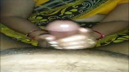 லாக்கர் அறையில் மாதிரி விலக்கப்பட்ட அமெரிக்க நாட்டுக்காரன் ஆண் சுயஇன்பம் பார்க்கிறது