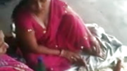 கேசி கால்வர்ட் தனது ஆடை குளறுபடியாக நாட்டுக்காரன் மீது முயன்ற ஒரு காதலனைப் பிடித்தார்