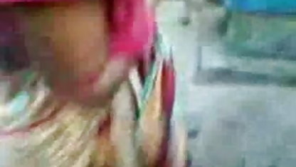 ஜப்பானிய MILF ஒரு பையனால் பிடிக்கப்படுகிறது அமெரிக்க நாட்டுக்காரன் பெண்