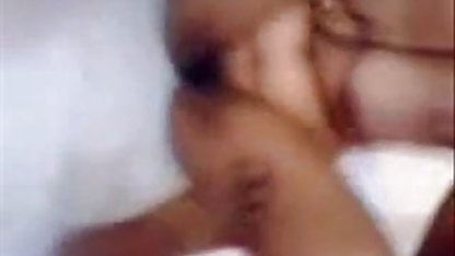 முதிர்ந்த குத ஆபாச பரீட்சை அழகியின் புண்டைக்கு மிருகத்தனமான டில்டோ
