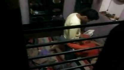 அழகான கூரை யூரோ அமெரிக்க நாட்டுக்காரன் தனியா