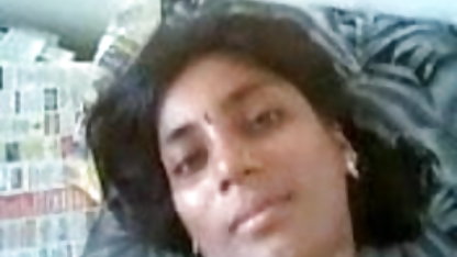 ராயல் ஸ்கர்ட் வளைந்த இடுப்புடைய அமெரிக்க நாட்டுக்காரன்