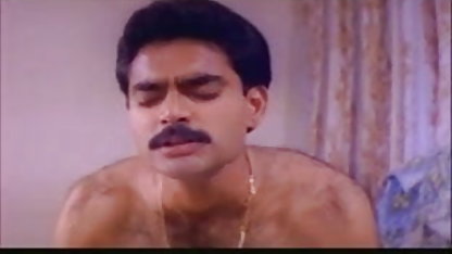 ஜப்பானிய மாடல் படப்பிடிப்பின் போது ஒரு டானி டேனியல்ஸ் அமெரிக்க நாட்டுக்காரன் புகைப்படக்காரரை அழைத்துச் சென்றது