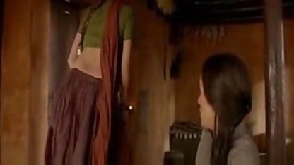 லெஸ்பியன் அலினா கிறிஸ்டார் மற்றும் ஷிலோ ஷரதா ஆகியோர் ஒருவரை லிண்டா இனிப்பு குத படுக்கைக்கு அழைத்தனர்