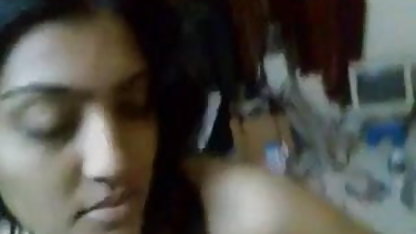 ஒரு ஹாஸ்டலில் மெகா நரி லியா கொற்றி துஷ்பிரயோகம்