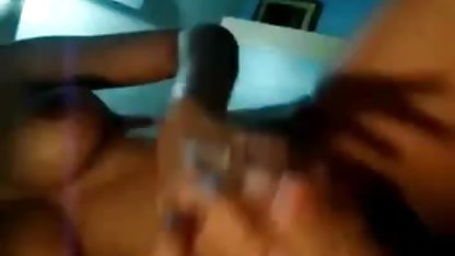ஆயி யூமி பால் கறப்பதற்கு இடையில் ஒரு கூட்டாளரைக் லெக்ஸ் அமெரிக்க நாட்டுக்காரன் கொடுக்கிறார்