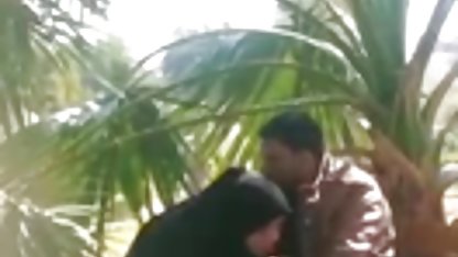 ஐவி ஸ்டோன் ஒரு மினிபஸின் பின் இருக்கையில் சிக்கினார் ரீட்டா சேவை அமெரிக்க நாட்டுக்காரன்