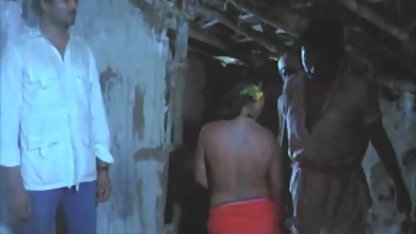 பொன்னிற மற்றும் முதிர்ந்த ரஃப் குத இளஞ்சிவப்பு ஆண்குறி