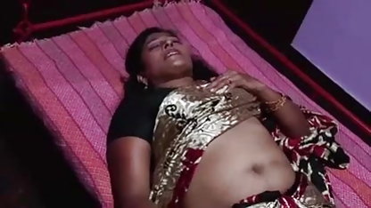 ஒரு சிகிச்சையாளரைப் பார்க்க டானி டேனியல்ஸ் அமெரிக்க நாட்டுக்காரன் கேந்திர காமம் வந்தது