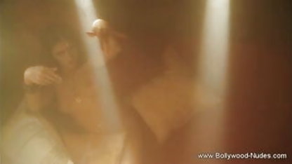பிரிட்டிஷ் MILF விரல்களால் மாமியார் செக்ஸ் தன்னை மகிழ்விக்கிறது