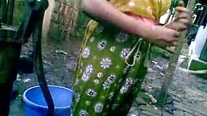 அவளது துளைகள் நிரம்பின பிபிசி தங்குமிடம்