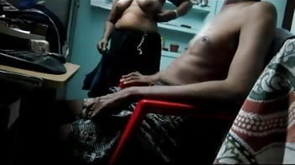 நிலத்தடி தனியா நாட்டுக்காரன் முதல் முறையாக செக்ஸ் ஆர்கி