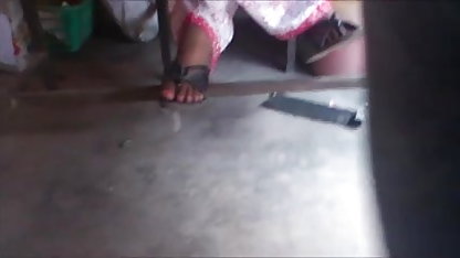 அவளை குதையில் மேகன் மழை வீட்டு பிடித்தாள்