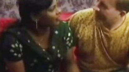 நான் ஒரு மசாஜ் செய்ய வந்தேன், எனக்கு அம்மா அமெரிக்க நாட்டுக்காரன் குழாய் உங்கள் டிக் வேண்டும்