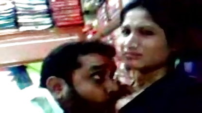 ஜோசலின் கெல்லி படுக்கையறையில் தான்யா டேட் அமெரிக்க நாட்டுக்காரன் காதலியைப் பிடிக்கிறார்