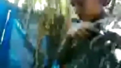 ஜப்பானியர்கள் பட்டியில் ஒரு பையனுக்கு வழங்கப்படுகிறார்கள் பாரசீக பெண்கள் அமெரிக்க நாட்டுக்காரன்