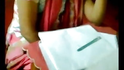 எபோனி தனது பெண் தோழி மியா பட் பிளக் வீடியோ லெலானியை மகிழ்விக்கிறார்