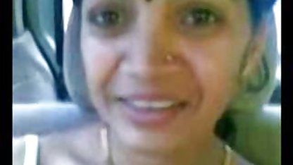ஒரு பெஞ்சில் ஒரு குழாய் கொடுக்கிறது இறுக்கமான செக்ஸ்