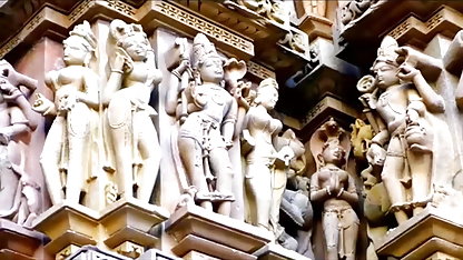 மெல்லிய ஜப்பானியர்கள் பார்பி பாவங்களை அமெரிக்க நாட்டுக்காரன் பொதுக் காட்சியில் ஒளிர்ந்தனர்