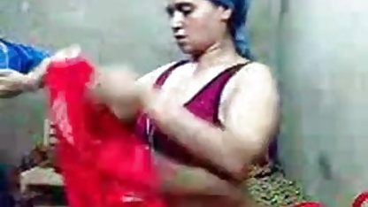 ரேச்சல் ஸ்டாரின் வீட்டில் ஸ்கைடிவர் இந்தோனேசிய அமெரிக்க நாட்டுக்காரன் தரையிறங்கியது