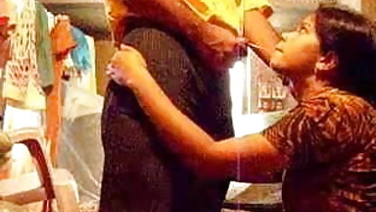 மாஸ்டரிடமிருந்து கன்னிலிங்கஸ் செக்ஸ் கேம்