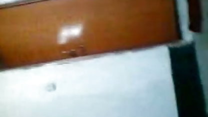 கருங்காலி ஒரு அட்ரியானா செக்ஸ் வயது வந்த பெண்ணைப் பிடிக்கிறது