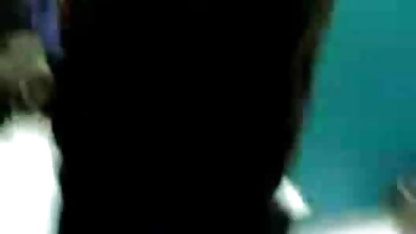 மத்யுர்கா அருகில் ஒரு சிறந்த குத உச்சியை விரிசலைக் காட்டினார்