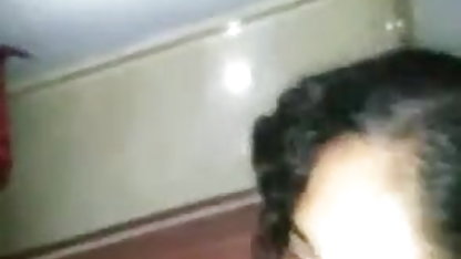 ஒரு வெள்ளை கழுதையில் குத அழிப்பு கருப்பு மலைப்பாம்பு