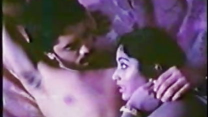 செக்ஸ் பொம்மை இலவச குத திரைப்படங்கள் விரிசலில் டில்டோவை மாட்டிக்கொண்டது