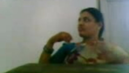 பாலத்தின் அடியில் அவனது பிச் சீன நாட்டுக்காரன் செக்ஸ்