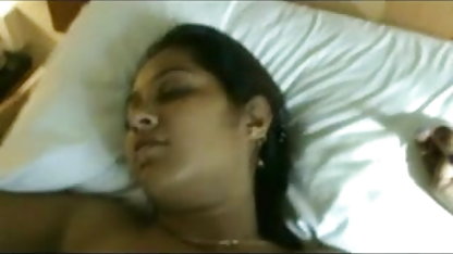 கொழுப்பு MILF பல தோழர்களை உண்மையான செக்ஸ் வீடியோக்கள் வெறித்துப் பார்க்கிறது