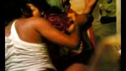 அவள் குத தவறிய அதைக் கேட்டாள்
