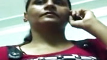 தண்ணீரின் கீழ் பிபிசி செக்ஸ் குழாய் அவள் கழுதை இன்னும் பெரியதாகத் தெரிகிறது