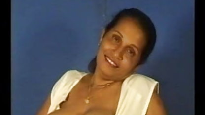 சேனல் ஹார்ட் தனது அலெக்சா தாமஸ் அமெரிக்க நாட்டுக்காரன் பிட்டம் மூலம் டிக் கிண்டல்